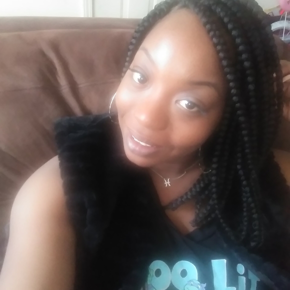 Meet your Posher, Arielle - Picture 1 of 1